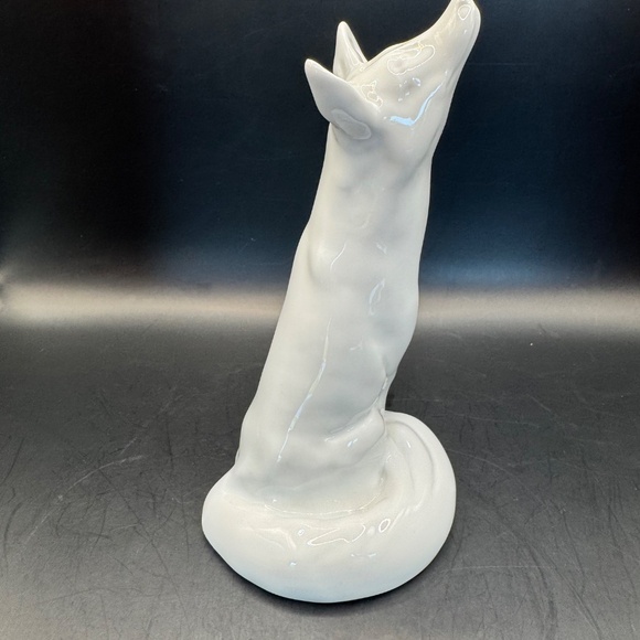 Herend Hungary pure white sitting fox porcelain figurine. Excellent condition. - Picture 7 of 11